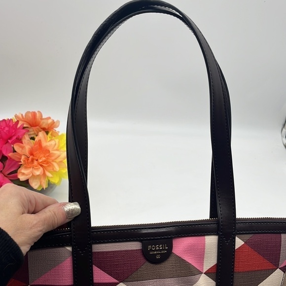 Fossil Geometric Patterned Plastic Coated Tote Bag. MCB4528C - Picture 9 of 16